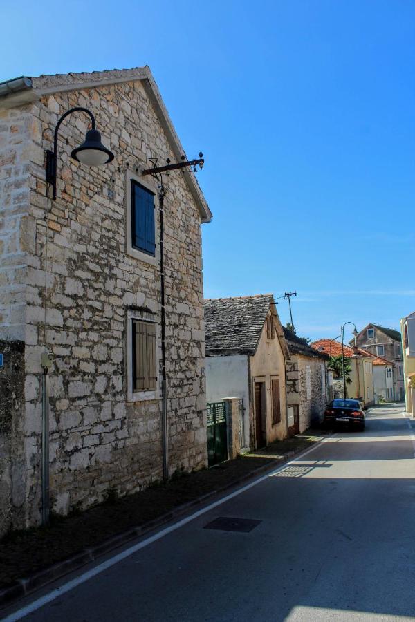 Vintage Appartement Primošten Buitenkant foto