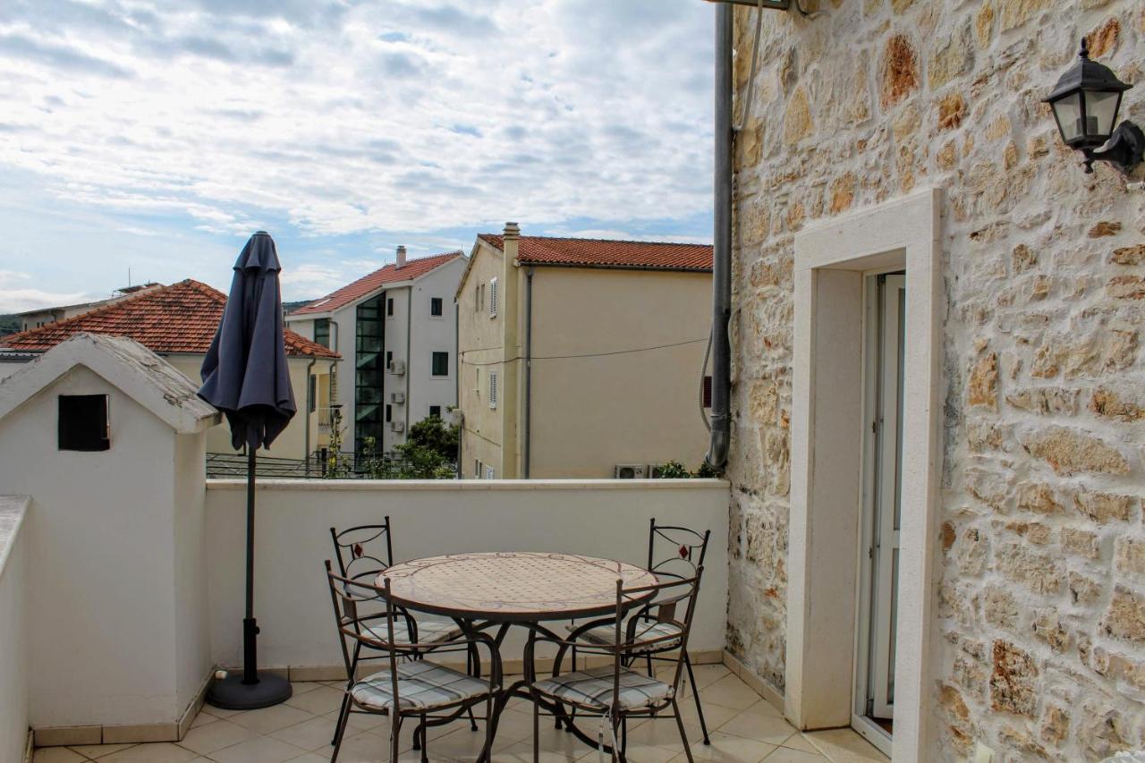 Vintage Appartement Primošten Buitenkant foto